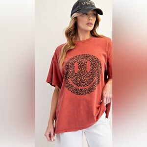 843 1X -3X 🌻 2 left EASEL HAPPY FACE cherry tomato PRINT WASHED COTTON TOP